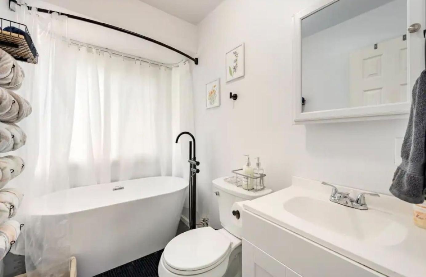 Poconos Base, Ski, Waterpark And Adventure Holiday home Tobyhanna